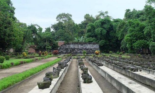 Destinasi Wisata Candi Surawana Kediri