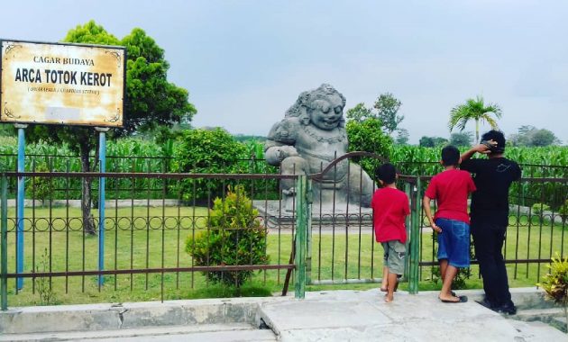 Objek Arca Totok Kerot Kediri