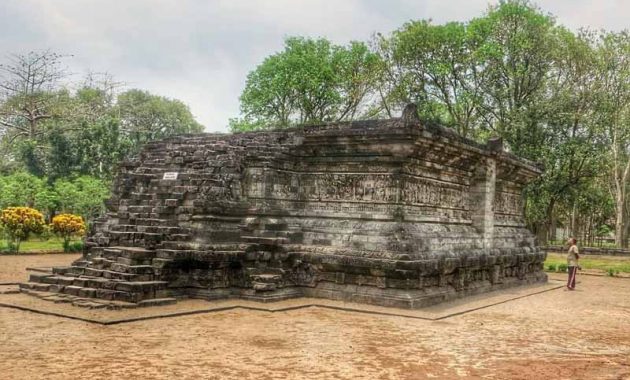 Objek Wisata Candi Tegowangi Kediri