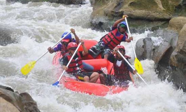 Rafting Seru Di Sungai Konto Kediri