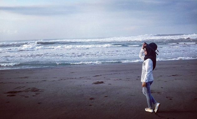 Destinasi Wisata Pantai Pelangi Di Bantul