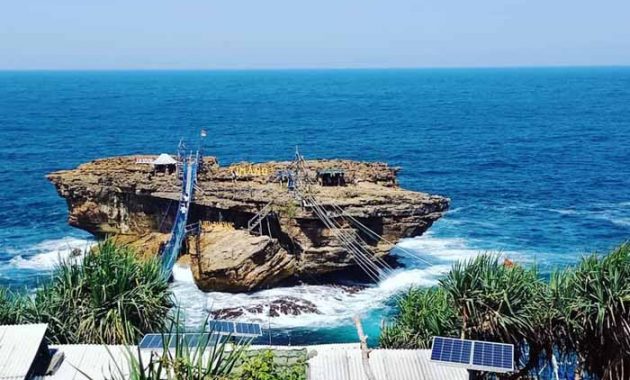 Destinasi Wisata Pantai Timang Di Gunungkidul