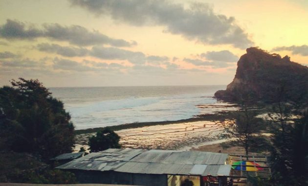 Kawasan Wisata Pantai Ngobaran Di Gunungkidul