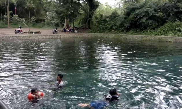 Kawasan Wisata Sumber Ngadiloyo Kediri