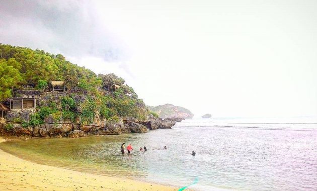 Objek Wisata Pantai Drini Di Gunungkidul