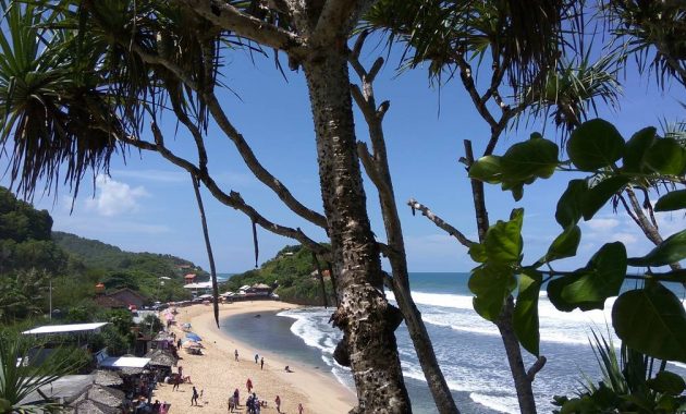 Objek Wisata Pantai Indrayanti Di Gunungkidul