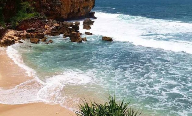 Objek Wisata Pantai Ngeden Di Gunungkidul
