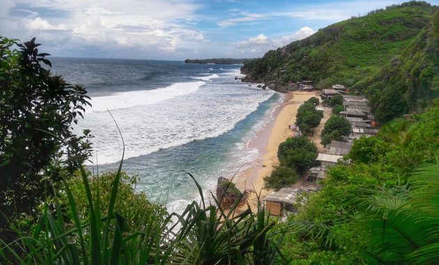 Objek Wisata Pantai Pok Tunggal Di Gunungkidul