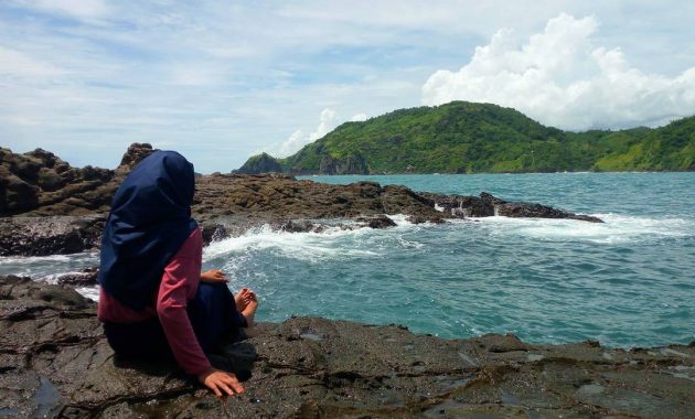 Objek Wisata Pantai Wedi Ombo Di Gunungkidul