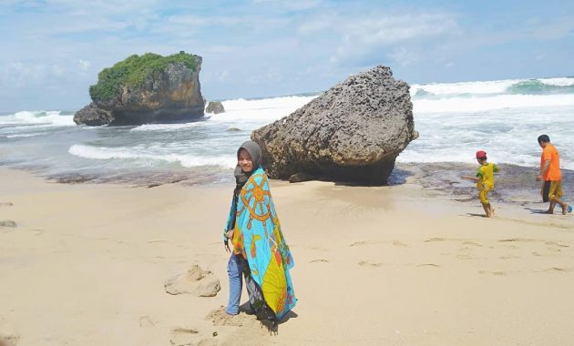 Spot Foto Pantai Ngrawe Gunungkidul Jogja