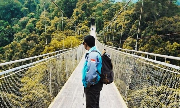 Suasana Situ Gunung Suspension Bridge Sukabumi