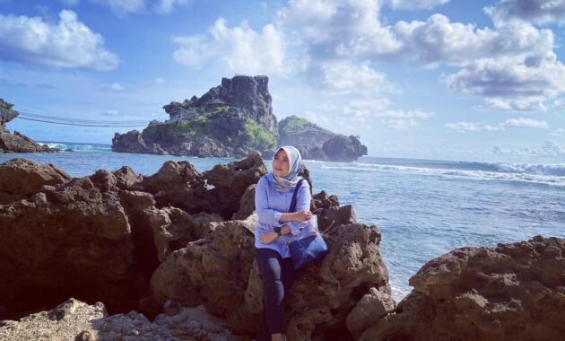 pantai nglambor gunung kidul