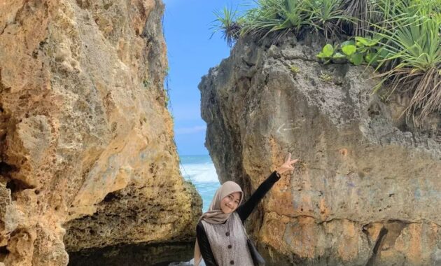 pantai watu lawang gunung kidul