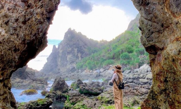 pantai watu lumbung