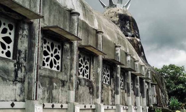 Bagian Samping Gereja Ayam Magelang