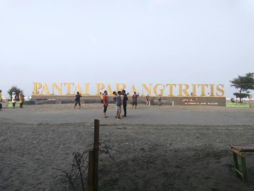 10 Gambar Pantai  Parangtritis  Tiket Masuk Fasilitas 