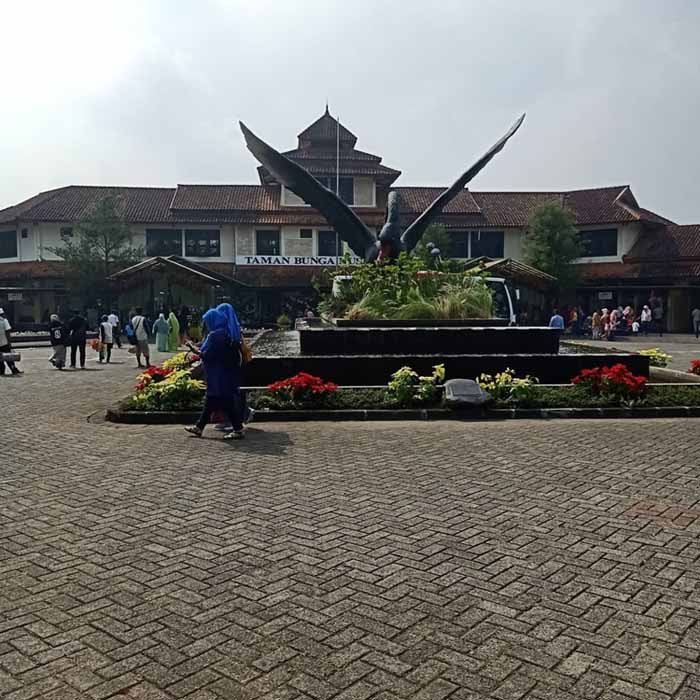 10 Foto Taman  Bunga  Nusantara Tiket Masuk Jam Buka 