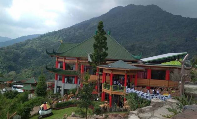 Istana Panda Taman Safari Bogor