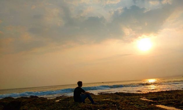 Sunset Pantai Rancabuaya Garut