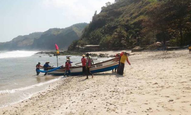 Fasilitas Pantai Menganti Kebumen