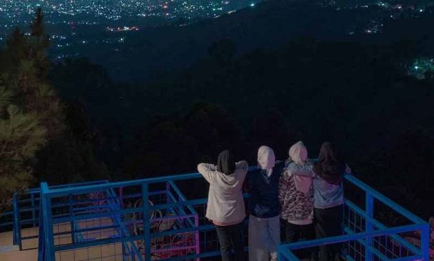 Puncak Bintang Bukit Moko Malam Hari