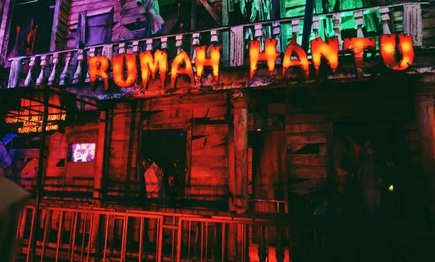 Rumah Hantu Batu Night Spectacular Malang