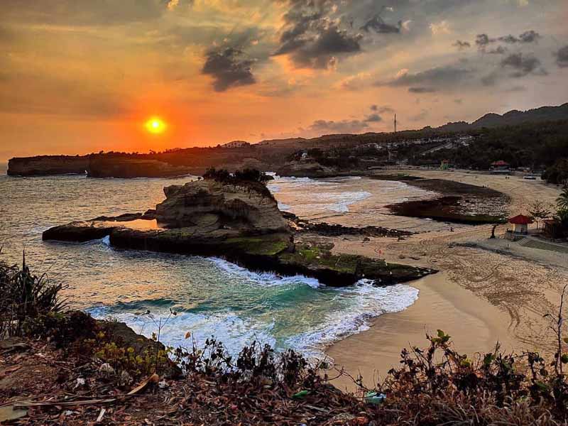 10 Gambar Pantai Klayar, Tiket Masuk, Lokasi, Fenomena ...