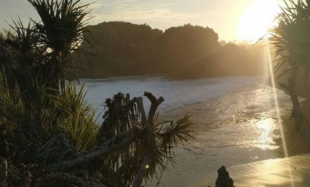 Sunset Pantai Baron Gunungkidul