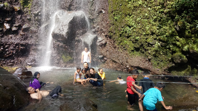 berenang air terjun 