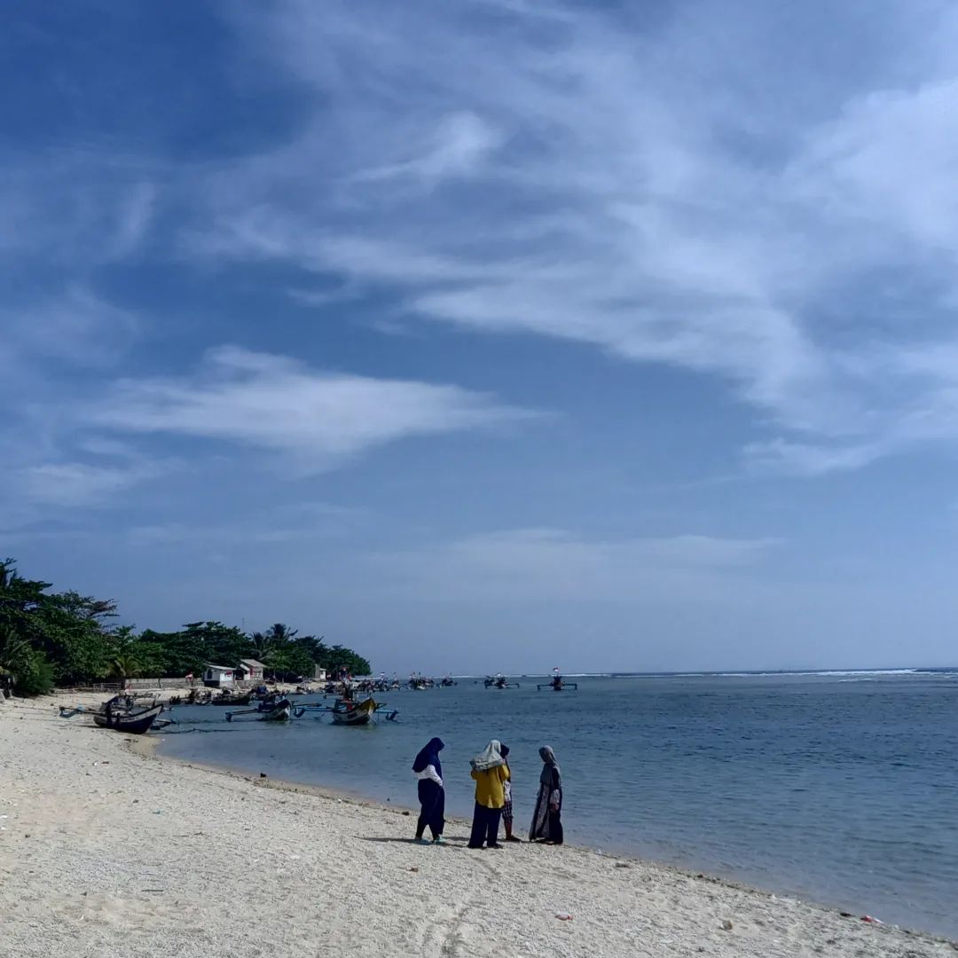 daya tarik pantai ujung genteng