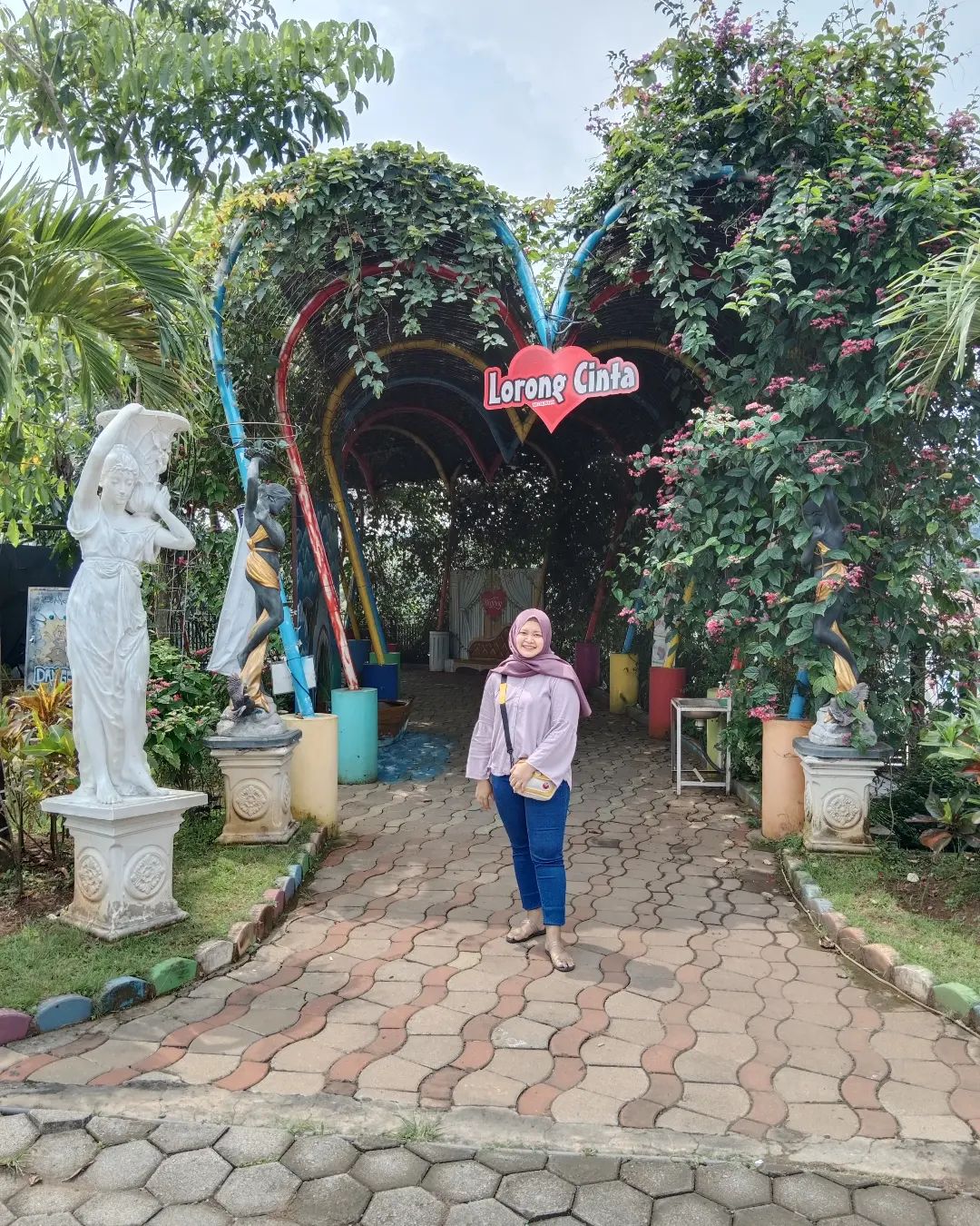 lorong cinta Watu Gajah Park