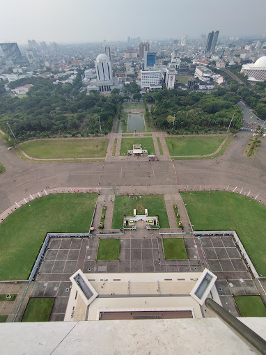 pelataran puncak monas