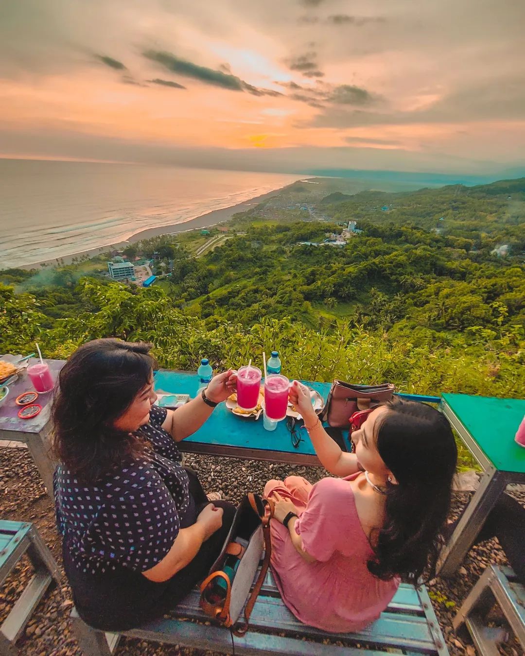 sunset bukit paralayang watugupit parangtritis jogja