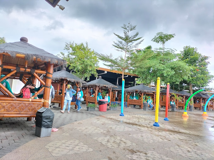 gazebo blitar park