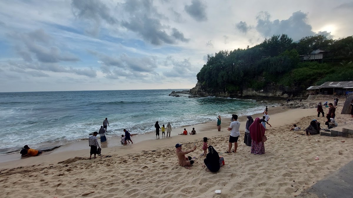 hotel di pacitan view pantai klayar