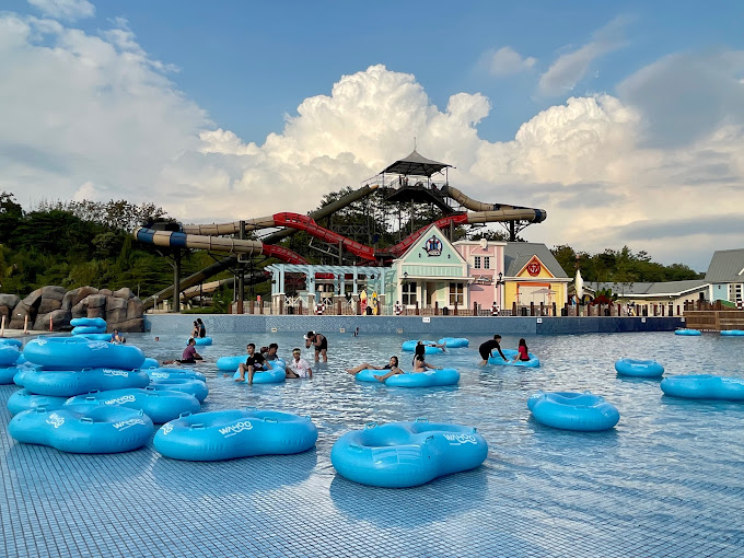 kolam arus wahoo waterworld