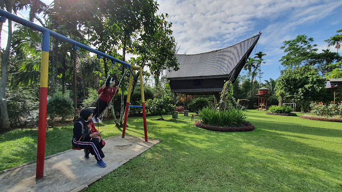 playground The Le Hu Garden