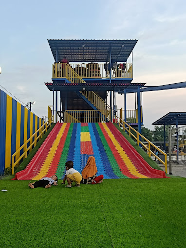 rainbow slide di blitar park